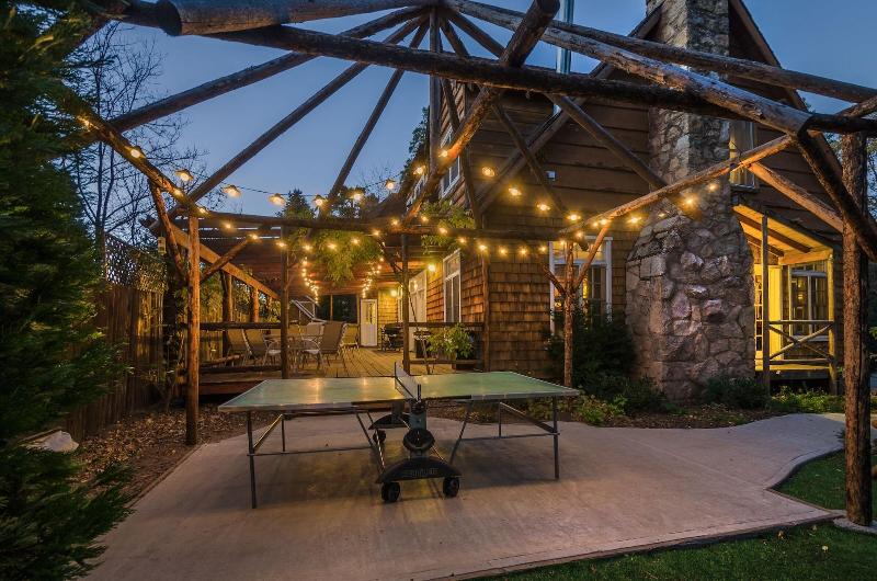 Arrowhead Pine Rose Cabins image