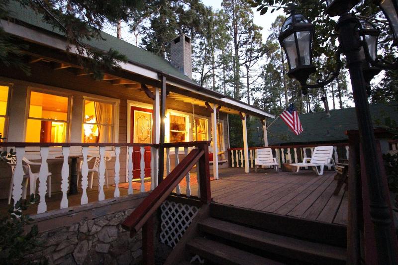Arrowhead Pine Rose Cabins image