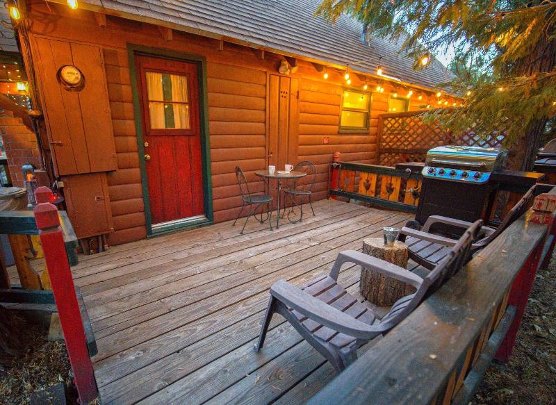 Arrowhead Pine Rose Cabins image