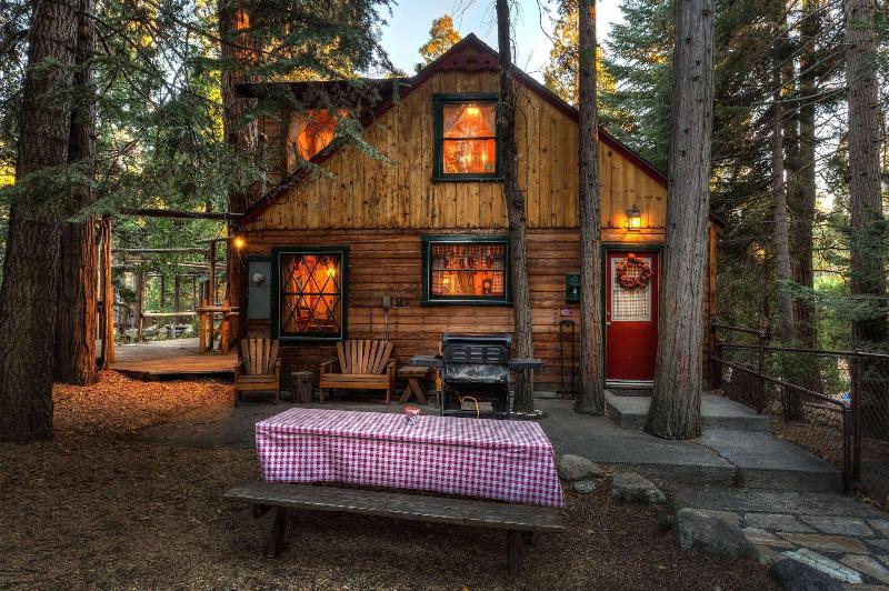 Arrowhead Pine Rose Cabins image