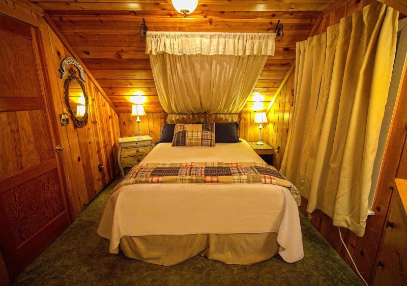 Arrowhead Pine Rose Cabins image