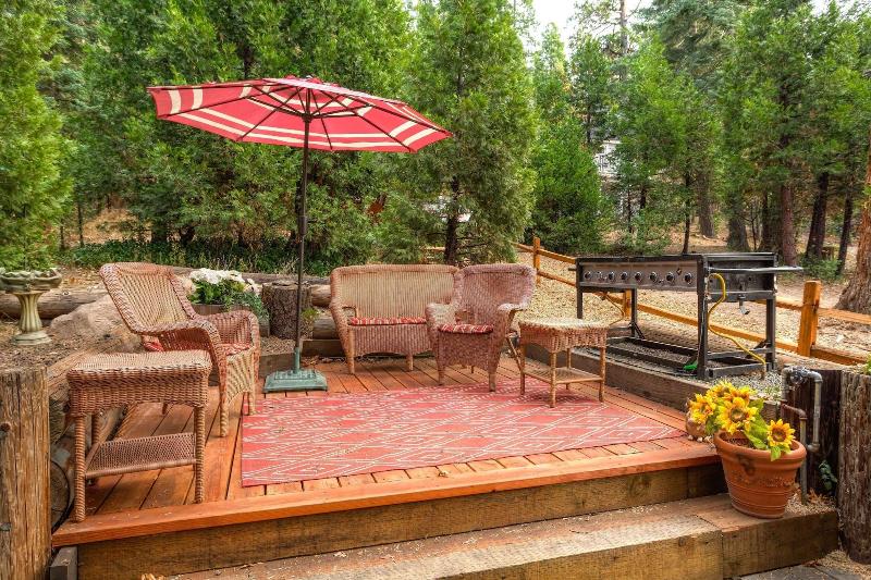 Arrowhead Pine Rose Cabins image
