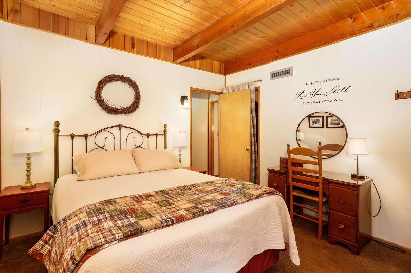 Arrowhead Pine Rose Cabins image