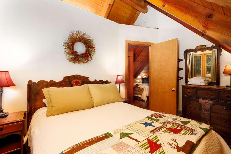 Arrowhead Pine Rose Cabins image