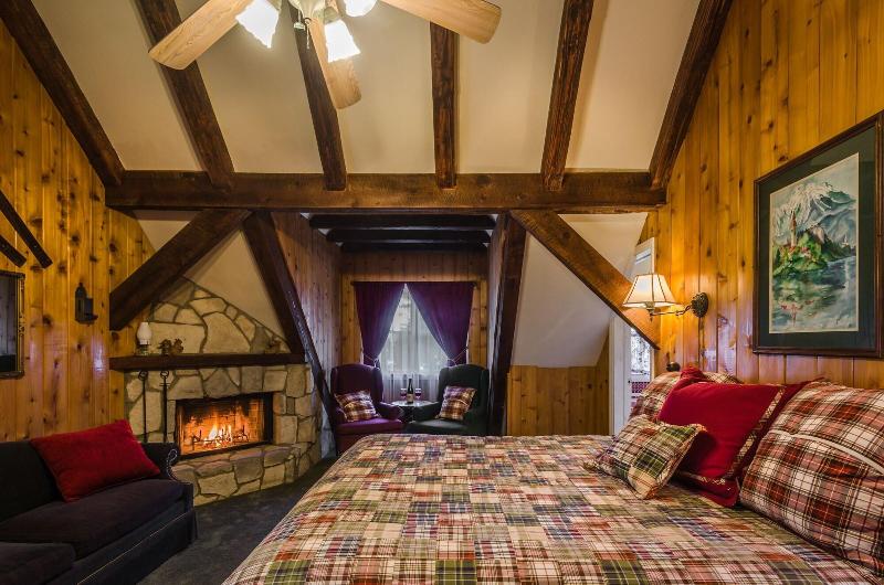 Arrowhead Pine Rose Cabins image