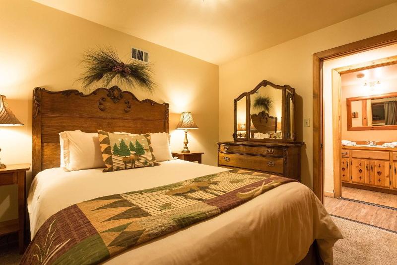 Arrowhead Pine Rose Cabins image