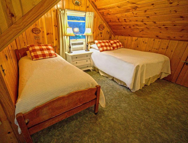Arrowhead Pine Rose Cabins image