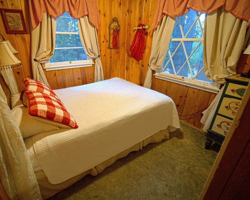 Arrowhead Pine Rose Cabins image