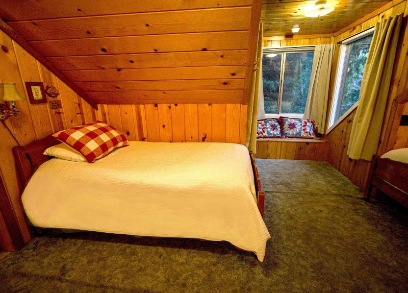 Arrowhead Pine Rose Cabins image