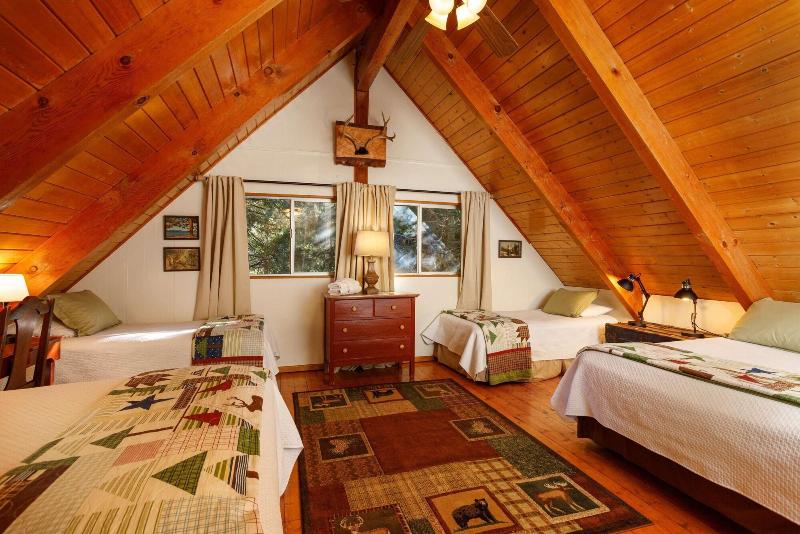 Arrowhead Pine Rose Cabins image