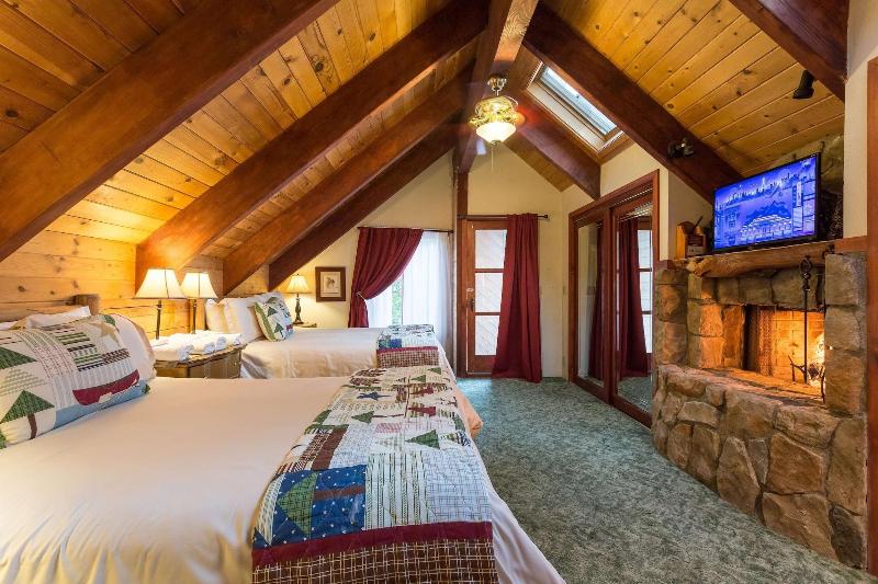 Arrowhead Pine Rose Cabins image
