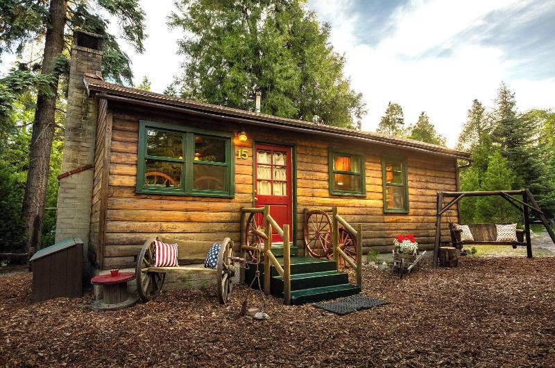 Arrowhead Pine Rose Cabins image