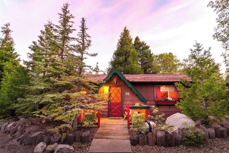 Arrowhead Pine Rose Cabins image