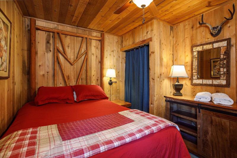 Arrowhead Pine Rose Cabins image