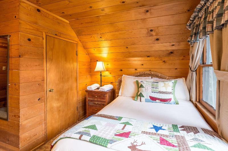 Arrowhead Pine Rose Cabins image