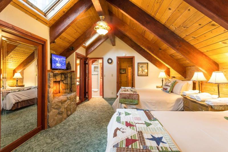 Arrowhead Pine Rose Cabins image