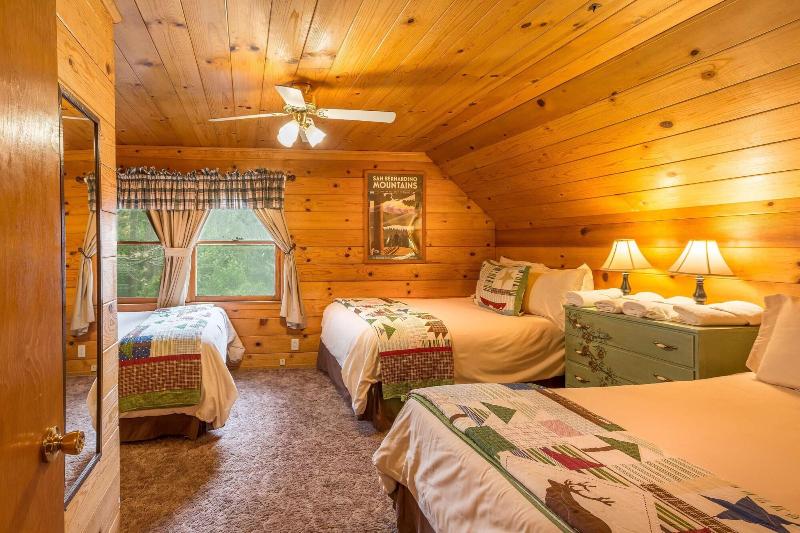 Arrowhead Pine Rose Cabins image