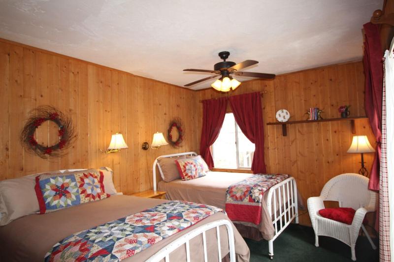 Arrowhead Pine Rose Cabins image