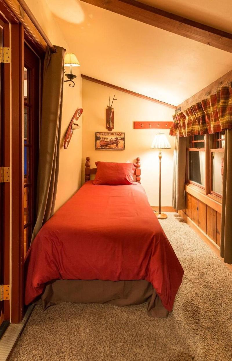 Arrowhead Pine Rose Cabins image