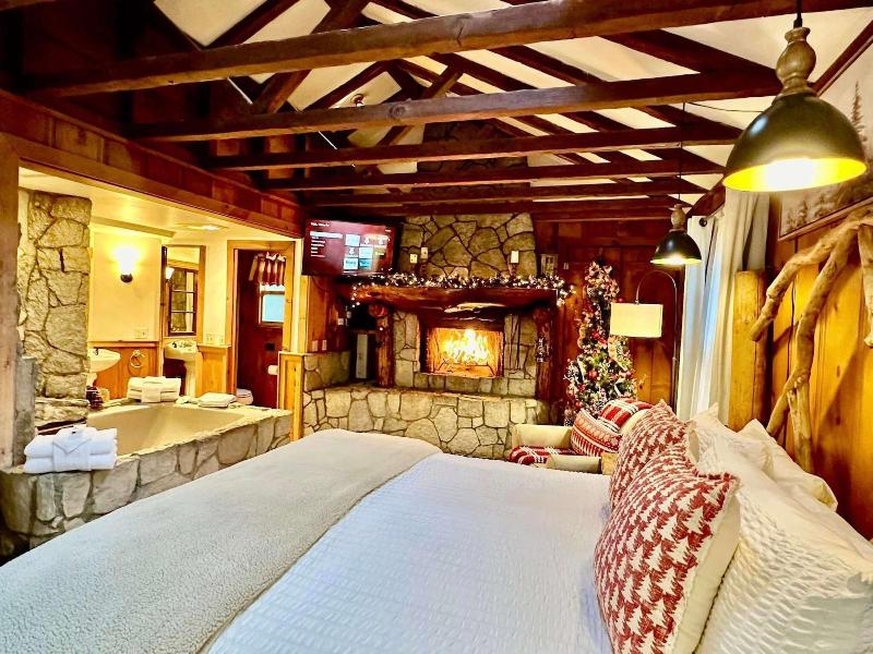 Arrowhead Pine Rose Cabins image