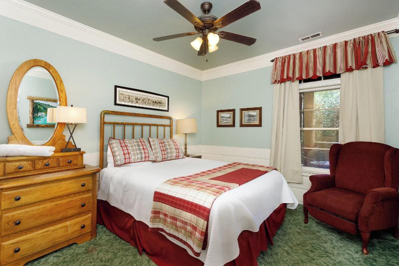 Arrowhead Pine Rose Cabins image