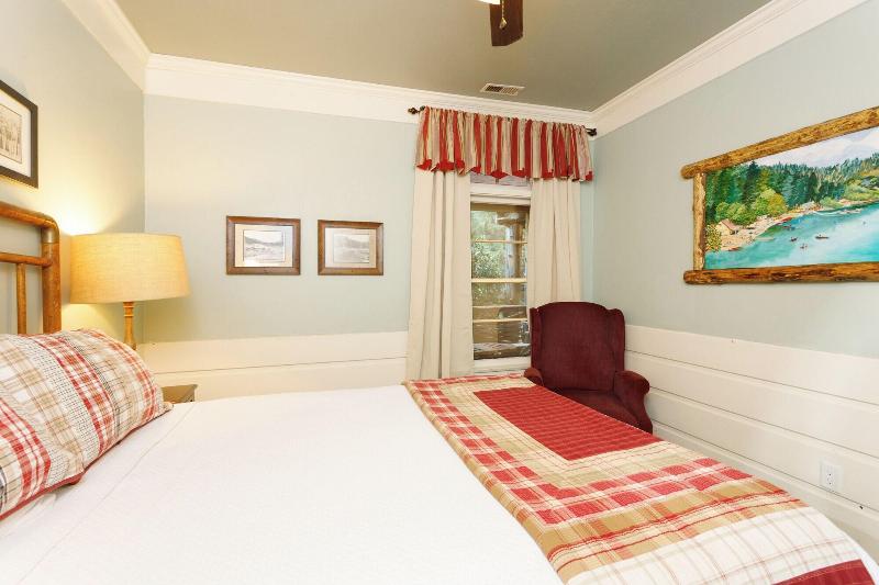Arrowhead Pine Rose Cabins image