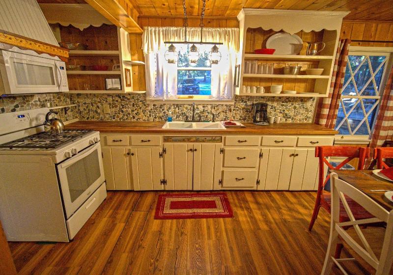Arrowhead Pine Rose Cabins image
