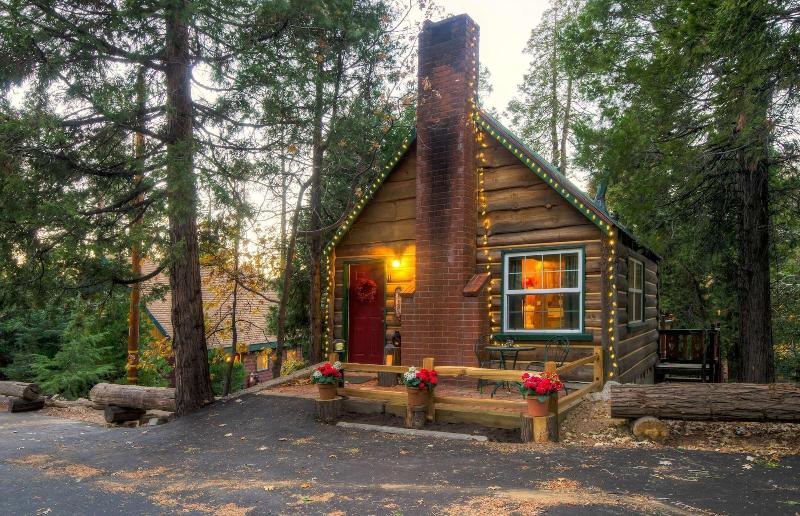 Arrowhead Pine Rose Cabins image