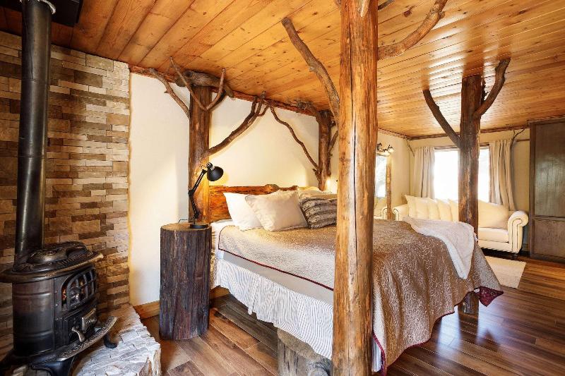 Arrowhead Pine Rose Cabins image