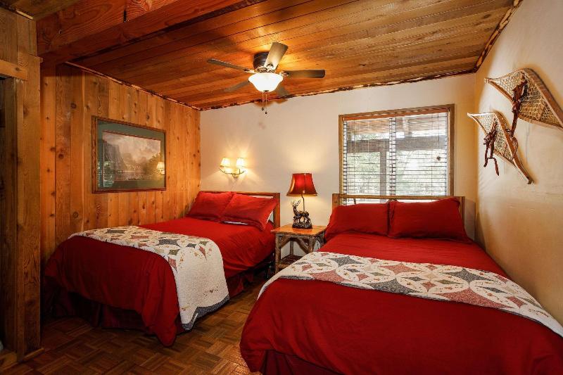 Arrowhead Pine Rose Cabins image
