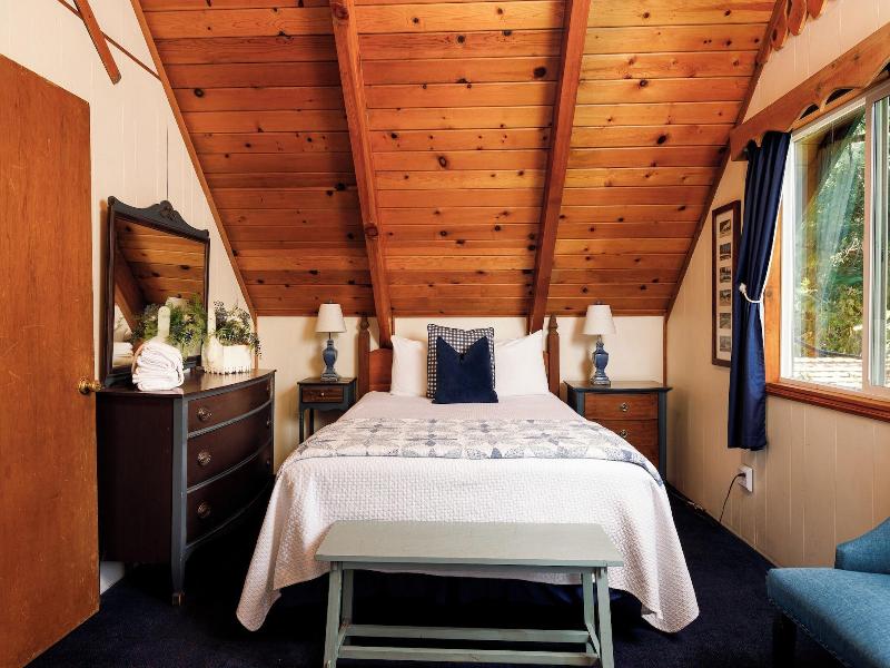 Arrowhead Pine Rose Cabins image