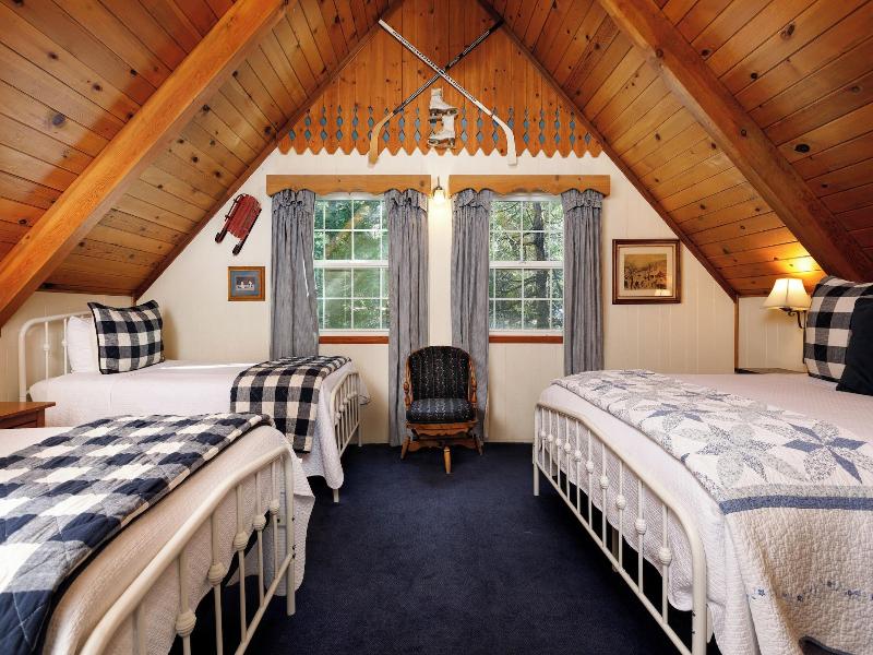 Arrowhead Pine Rose Cabins image