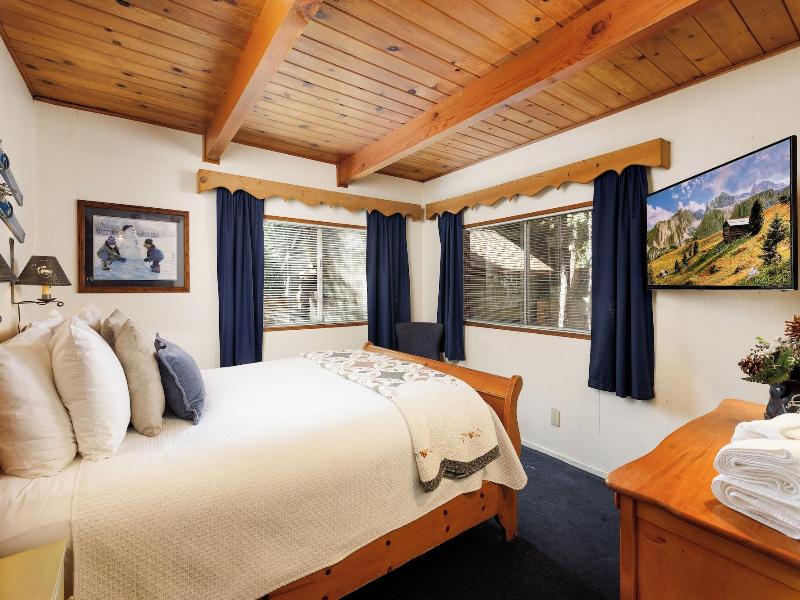 Arrowhead Pine Rose Cabins image