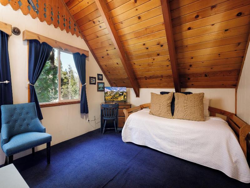Arrowhead Pine Rose Cabins image