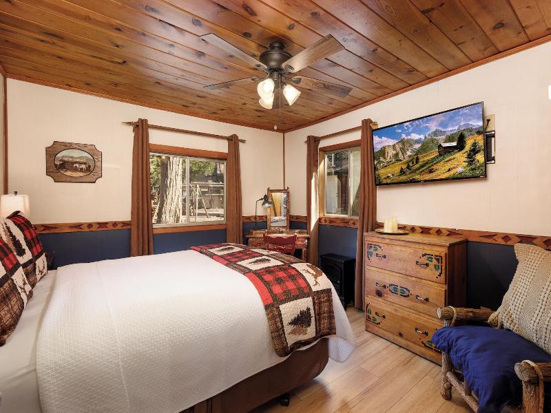 Arrowhead Pine Rose Cabins image