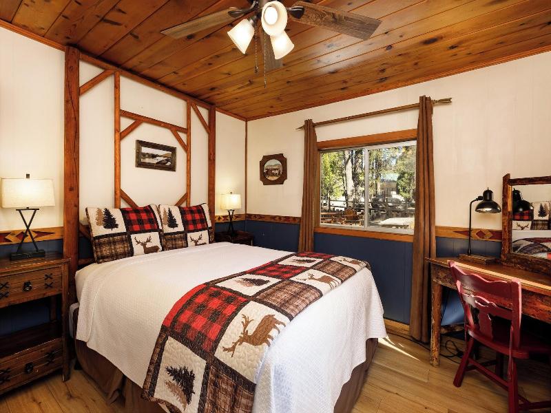 Arrowhead Pine Rose Cabins image