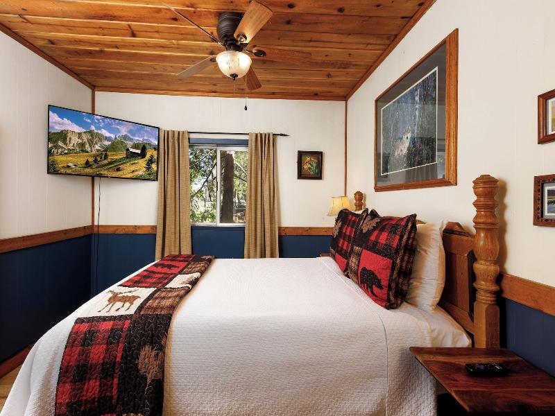 Arrowhead Pine Rose Cabins image