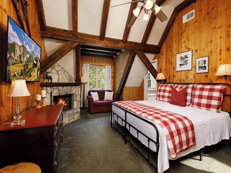 Arrowhead Pine Rose Cabins image