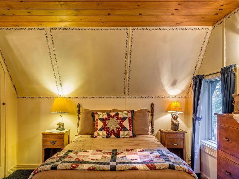 Arrowhead Pine Rose Cabins image