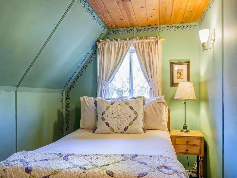 Arrowhead Pine Rose Cabins image