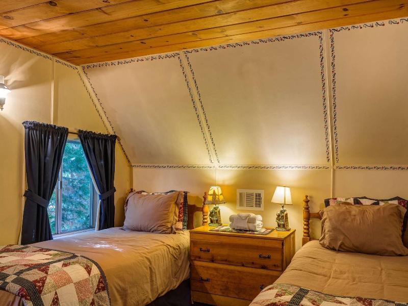 Arrowhead Pine Rose Cabins image