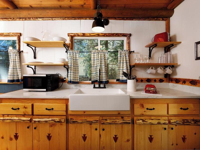 Arrowhead Pine Rose Cabins image