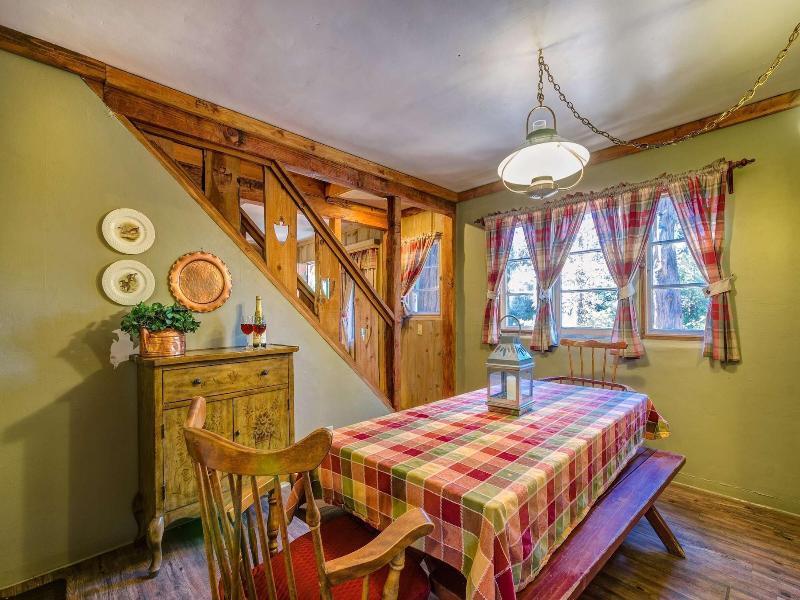 Arrowhead Pine Rose Cabins image