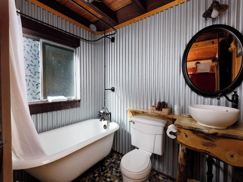 Arrowhead Pine Rose Cabins image