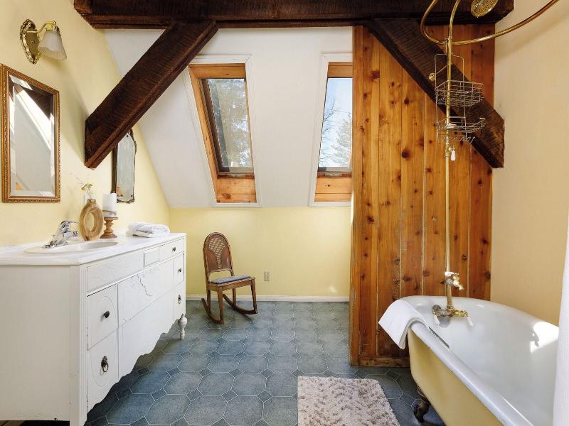 Arrowhead Pine Rose Cabins image