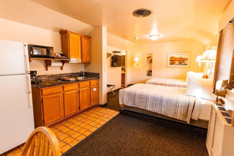 Woodland Motel image