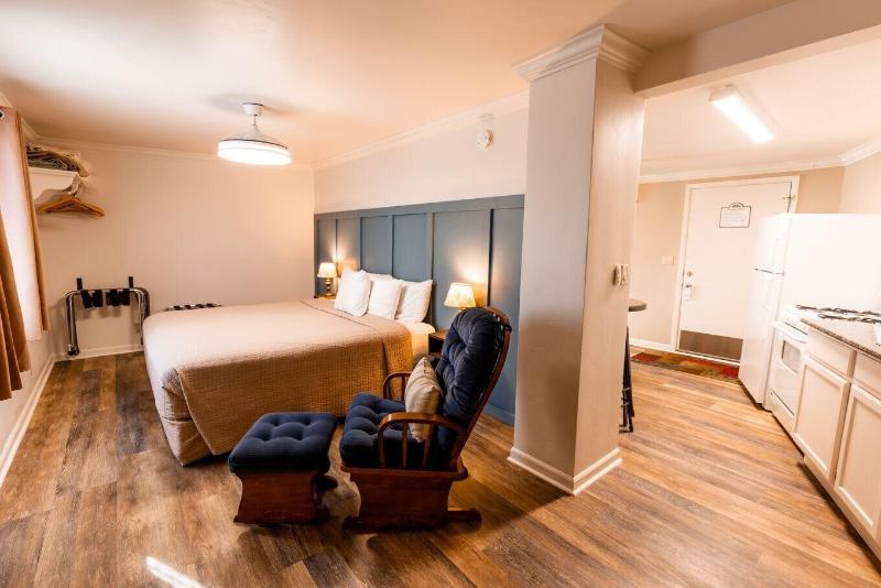 Woodland Motel image