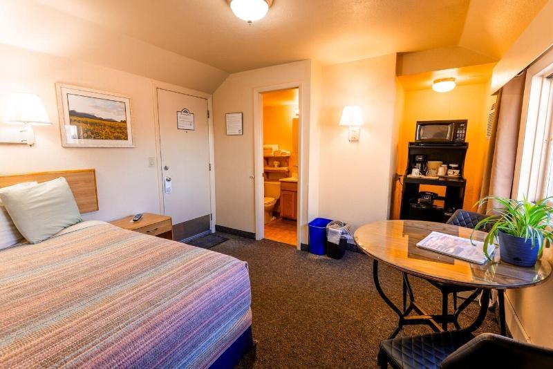 Woodland Motel image