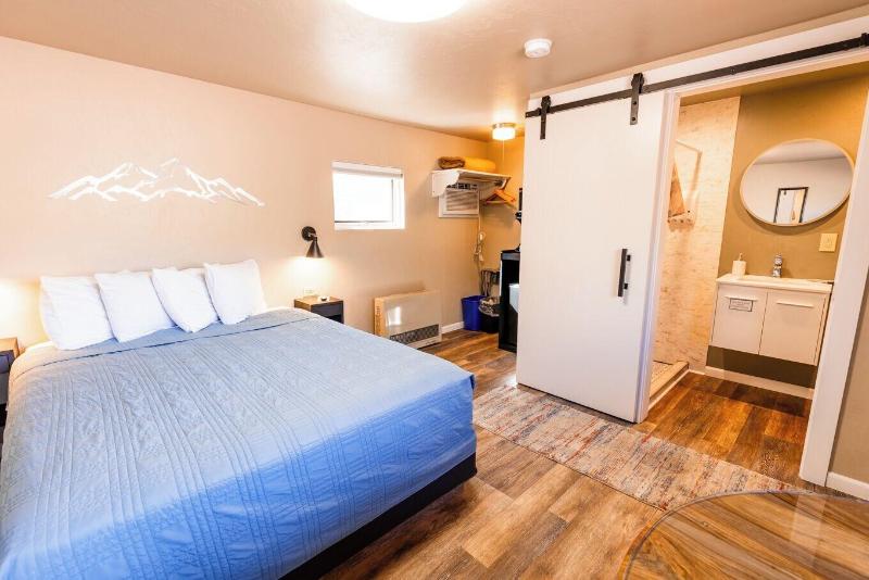 Woodland Motel image