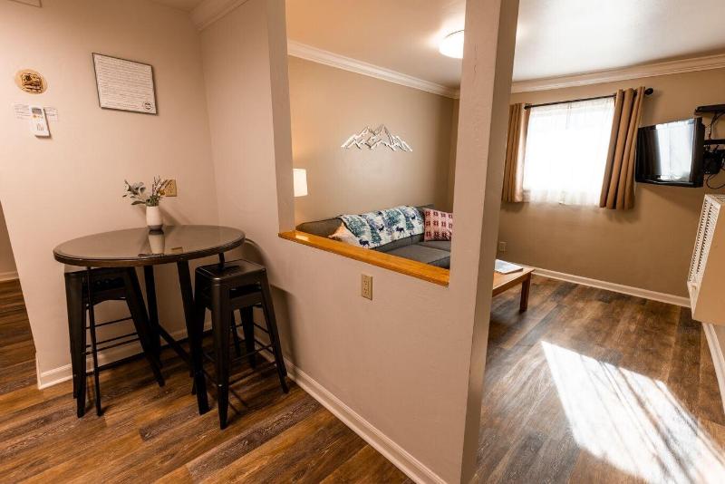 Woodland Motel image